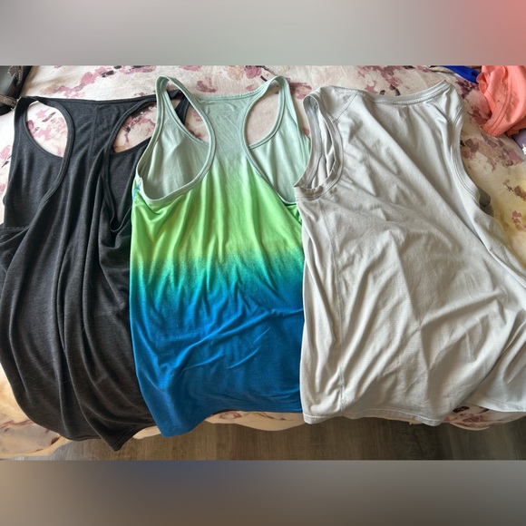 BUNDLE: three small women’s workout tanks - Picture 2 of 8